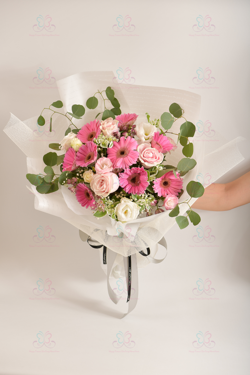 燦爛迷人(9支粉太陽菊、3支粉玫、粉珍珠、白桔梗、葉上花、尤加利葉)
