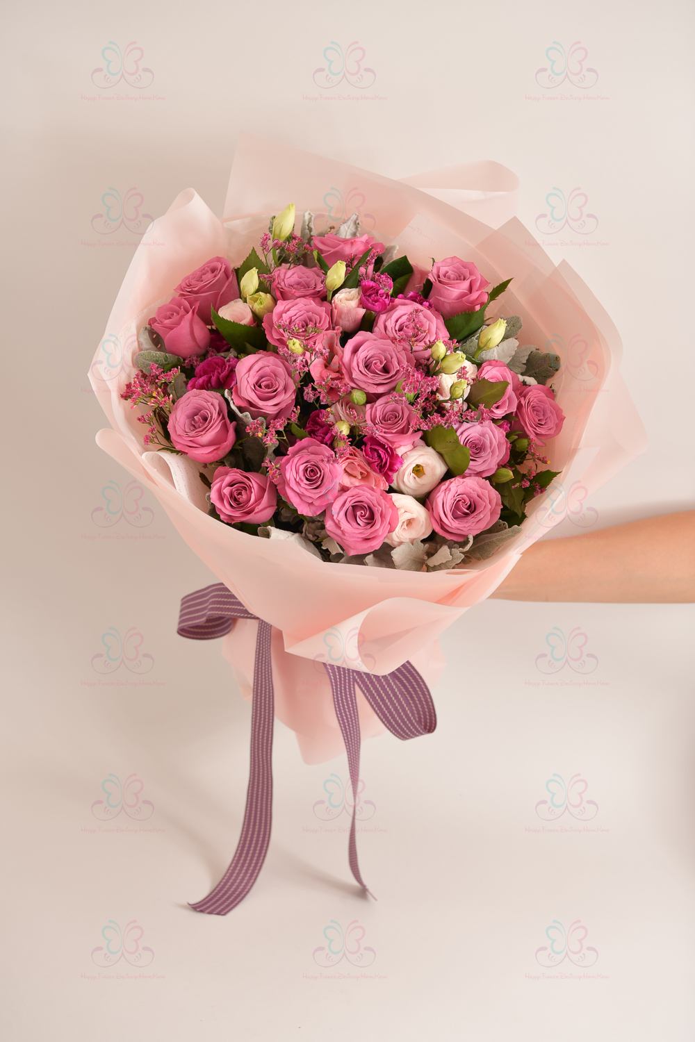 只想妳(18枝紫玫瑰，粉桔梗，小丁，粉彩星，銀絨葉)