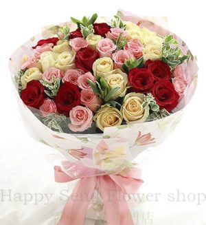 玫瑰共50枝：红玫瑰11枝、香槟玫瑰19枝、戴安娜粉玫瑰20枝
