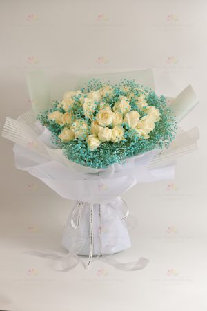 You are still you for 3 lives and 3 lives (33 white roses, blue gypsophila)