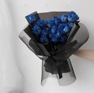 Love story (18 dark blue roses)